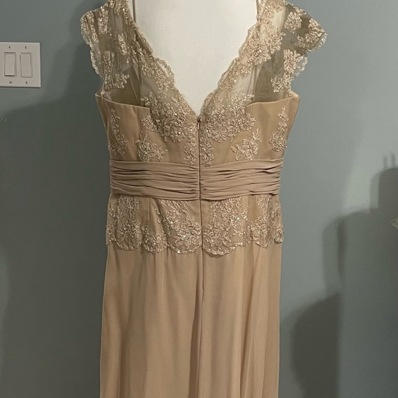 Beautiful Mother if the Bride dress. Jade by Jasmine. - Picture 4 of 6